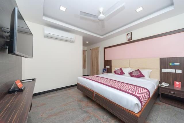 מלון Tiruchirappalli Famous Residency מראה חיצוני תמונה