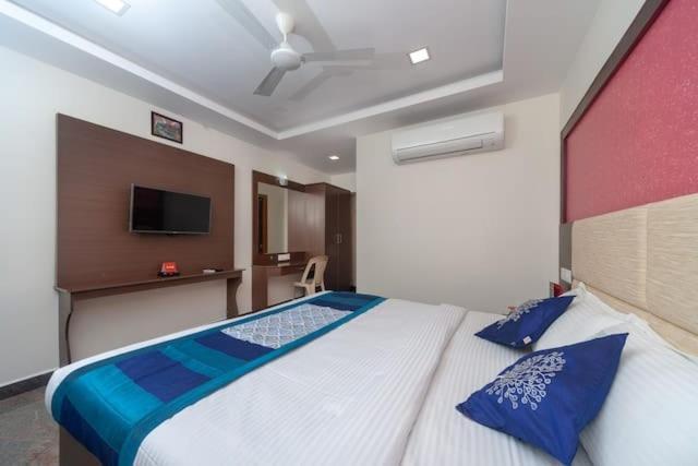 מלון Tiruchirappalli Famous Residency מראה חיצוני תמונה